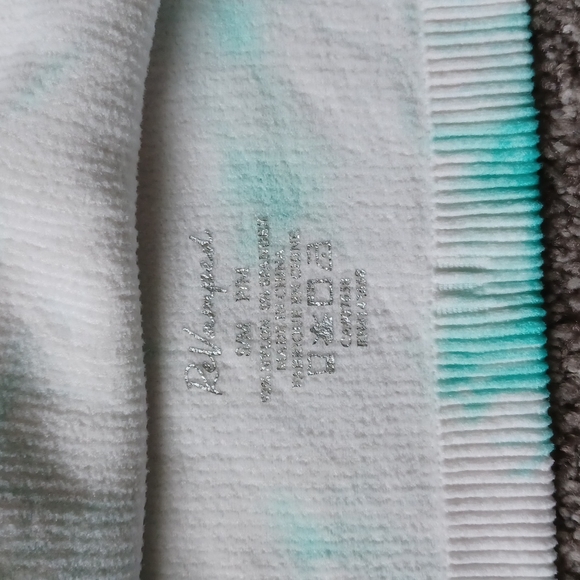 Revamped crop top - Picture 2 of 2